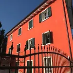 Redhouse Pesina بيت للعطل