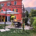 بيت للعطل Redhouse Pesina كوسترمانو