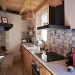 بيت للعطل Redhouse Pesina *