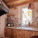 Redhouse Pesina * كوسترمانو
