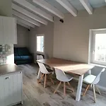 بيت للعطل Redhouse Pesina *
