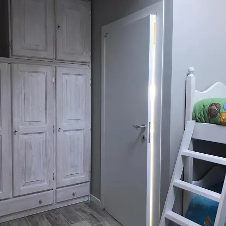 Redhouse Pesina Feriehus