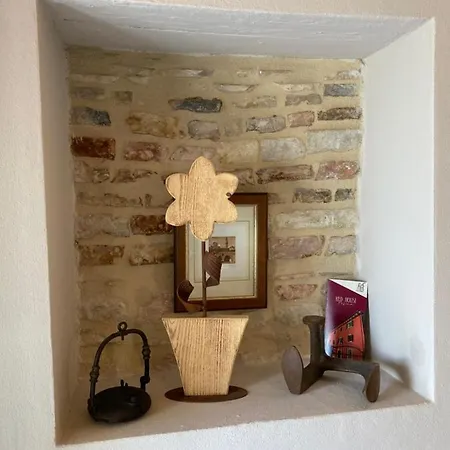 Redhouse Pesina Feriehus *