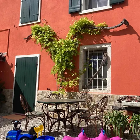 Redhouse Pesina Costermano