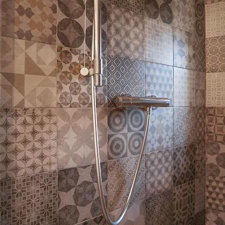 Redhouse Pesina Costermano