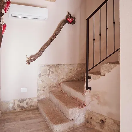 Redhouse Pesina * Costermano