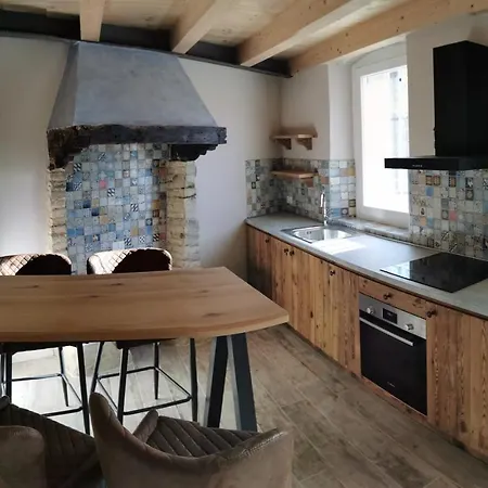 Redhouse Pesina Feriehus *