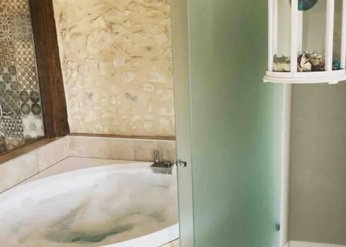 Ferienhaus Redhouse Pesina *