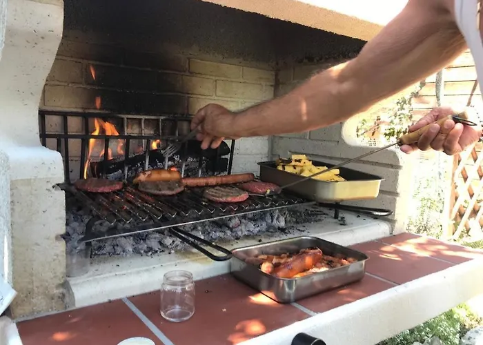 Ferienhaus Redhouse Pesina *