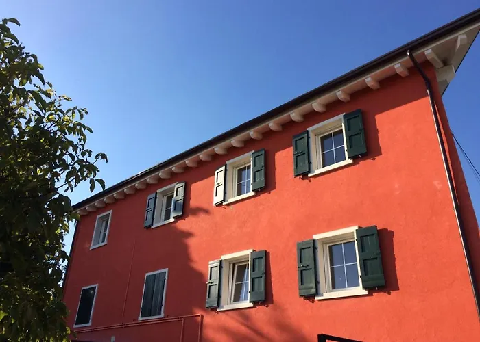 Redhouse Pesina Ferienhaus