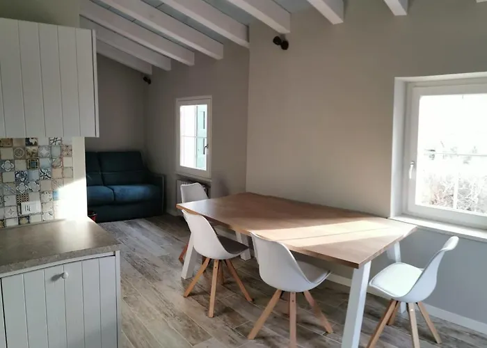 Ferienhaus Redhouse Pesina *