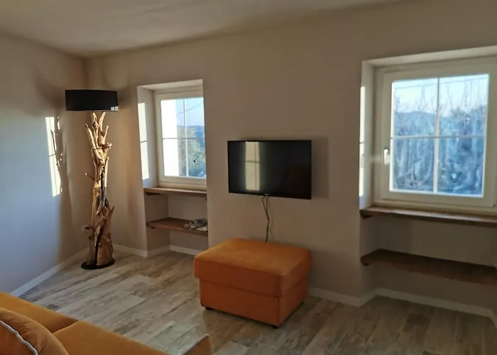 Redhouse Pesina Ferienhaus