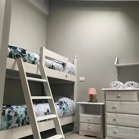 Redhouse Pesina 펜션