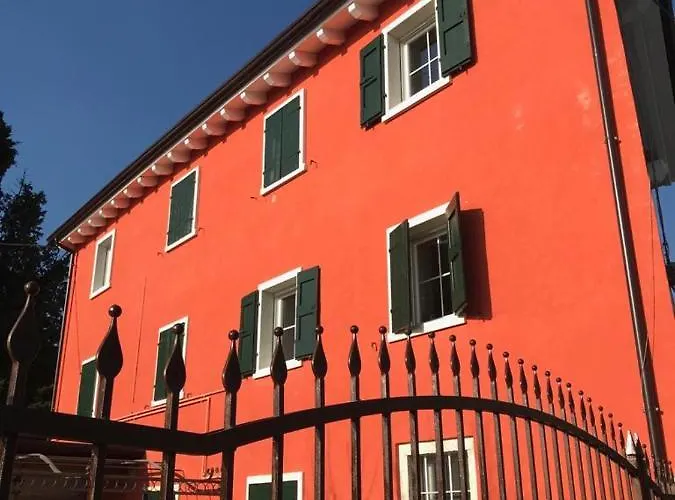 Redhouse Pesina Ferienhaus