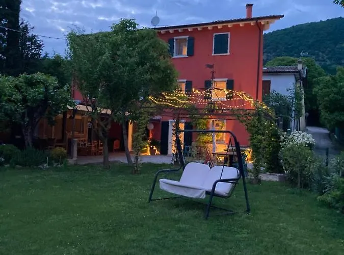Redhouse Pesina Ferienhaus *