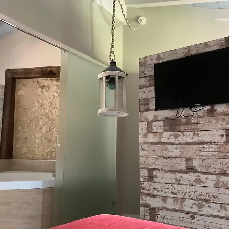 Redhouse Pesina Holiday home *