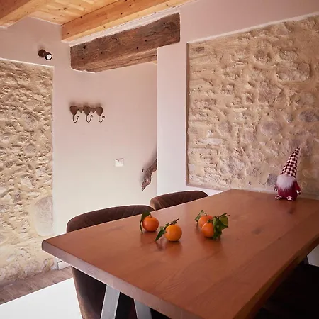 Redhouse Pesina Holiday home *