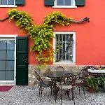Redhouse Pesina