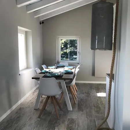 Redhouse Pesina Σπίτι διακοπών *