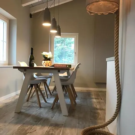 Redhouse Pesina Costermano